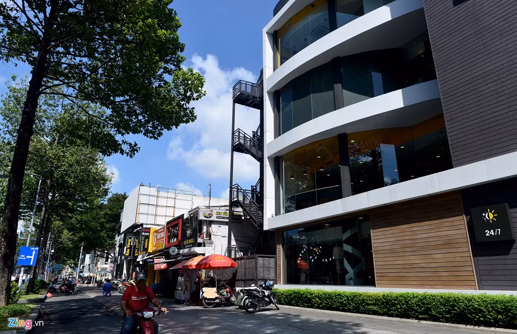 Theo kế hoạch, khu đất này sẽ được xây dựng một khối cao ốc văn phòng 55 tầng, một khách sạn năm sao 30 tầng và một trung tâm thương mại hạng A cao 10 tầng.