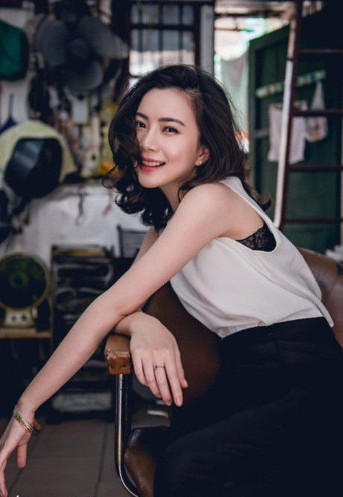 Mới đây, hoa khôi của Học viện Hý kịch trung ương Phan Yên đã đăng lên một một ảnh gây xôn xao cộng đồng mạng Trung Quốc. Trong bộ ảnh này, Phan Yên hóa thân thành hàng trăm nhân vật nữ, thể hiện rất nhiều thần thái khác nhau với vẻ đẹp cổ điển, tinh tế lay động lòng người.