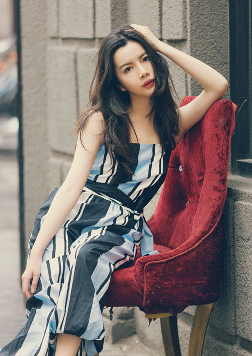 Trong những hình ảnh mà Phan Yên đăng tải, cô nàng cũng khai thác tối đa điểm mạnh của mình, khiến người xem không khỏi xuýt xoa bởi ở bất cứ phong cách nào Phan Yên đều đẹp hút hồn.