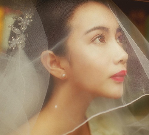  Nữ thạc sỹ xinh đẹp Phan Yên hiện đang theo đuổi bằng thạc sĩ ngành Đạo diễn tại Học viện hý kịch trung ương Trung Quốc. Ngay từ khi còn học cử nhân đại học, Phan Yên đã gây chú ý bởi ngoại hình xuất sắc của mình.