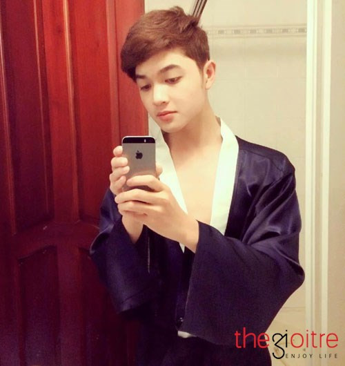 Nhờ ngoại hình bắt mắt chàng trai đã thử sức mình với vai trò là một mẫu ảnh cho các studio, các cửa hàng thời trang ở Gia Lai nơi Nam Hyy đang sinh sống và làm việc.