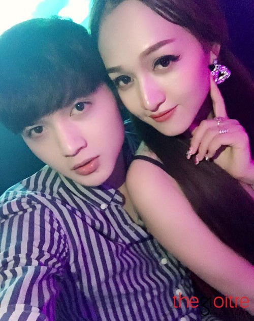 Chia sẻ về bí quyết để có được làn da trắng sáng như Ngọc Trinh, 9X Gia Lai cho biết: "Thực ra từ bé mình đã trắng rồi, cộng với việc đắp một số loại mặt nạ dưỡng da tự nhiên từ hoa quả như cà chua, dưa chuột, khoai tây...giúp làm trắng, sáng và đặc biệt cả ngủ đủ giấc cũng làm cho da mặt đẹp hơn đó".