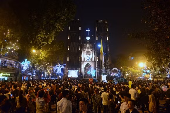 Nhà thờ lớn luôn là địa điểm chơi Giáng sinh lớn nhất tại Hà Nội.