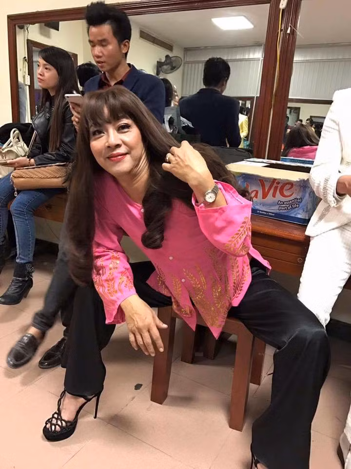 Đức Hải hài hước ở hậu trường.