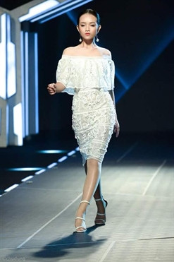 Thu Trúc không phải là người quá xa lạ với sàn diễn thời trang trong nước. Dù tuổi còn khá nhỏ, nhưng ngay trong năm 2016, Thu Trúc đã liên tiếp được mời biểu diễn trong nhiều show lớn như: Elle Fashion Journey, giới thiệu BST mới của NTK Chung Thanh Phong...