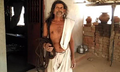 Ông Savjibhai Rathwa hiện đang là người giữ kỷ lục về mái tóc dài nhất thế giới. (Nguồn: UPI)