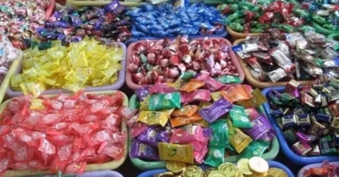 Banh keo ban can khong ro nguon goc do bo thi truong Tet