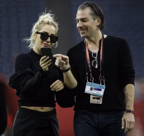 Lady Gaga tra nhan dinh hon cho tinh cu, cong khai “nguoi moi“-Hinh-2