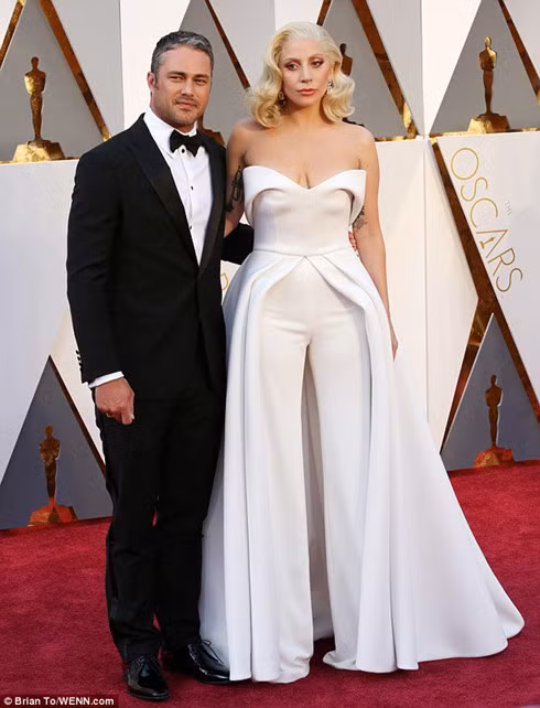 Lady Gaga tra nhan dinh hon cho tinh cu, cong khai “nguoi moi“