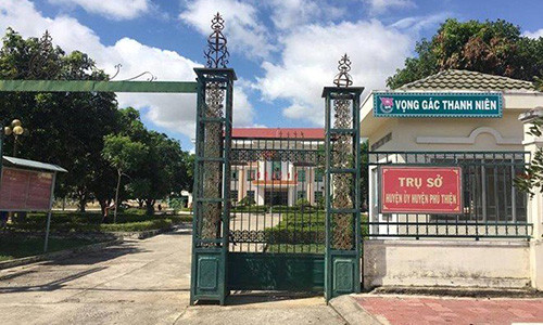 Pho ban to chuc huyen o Gia Lai dung bang gia