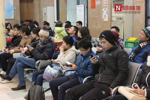 Tại ga Hà Nội, tình trạng xếp hàng mua vé những ngày gần Tết ngày nào cũng đông.