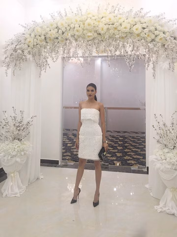 Lan Khuê tiết lộ về vẻ bề ngoài khi đi đám cưới "Đi ăn đám cưới mà môi thâm đen, da đen thui mọi người quở là "bộ tính chặt cô dâu?".