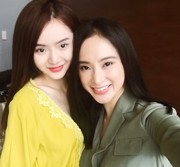 Angela Phương Trinh đăng hình thân thiết với em gái "Giây phút bịn rịn đã đến... Sắp xa cô gái này một tháng rồi, ở nhà ngoan nhé bé iu của chị".