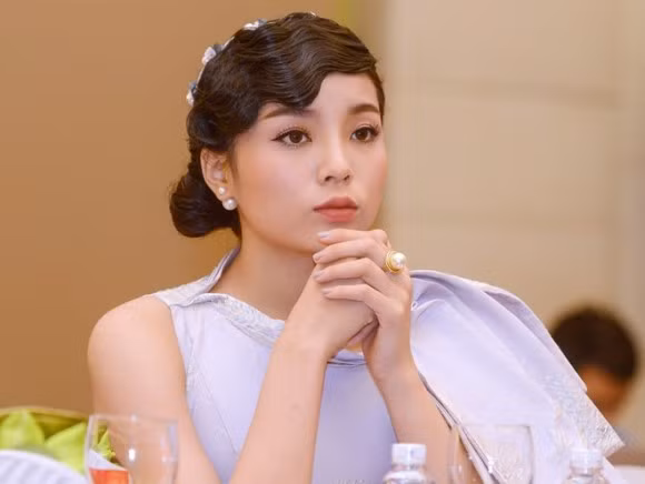 Kỳ Duyên đến trễ cả tiếng không chỉ trong một sự kiện.