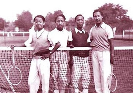 Bảo Đại đặc biệt thích chơi Tennis. Vì vậy sau khi về nước ông đã cho xây dựng một sân quần vợt "tiêu chuẩn quốc tế" ngay tại kinh thành Huế, khiến nhiều du khách hiện nay tới thăm di tích Cố đô Huế vẫn nghĩ đó là một công trình hiện đại được xây sau này!