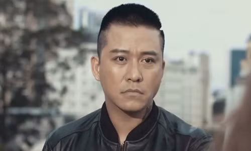 Hanh dong dep Tuan Hung lao vao dam chay cuu nguoi gay sot