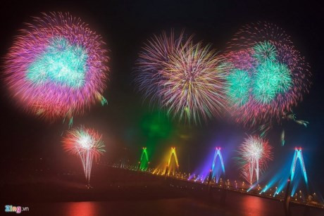 Dự án cầu Nhật Tân có tổng mức đầu tư hơn 13.600 tỷ đồng, là cầu dây văng liên tục 5 trụ tháp dài 1.500 m.