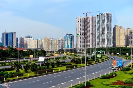 Điểm đầu của Đại lộ Thăng Long. Phía xa là khu vực Trung Hòa Nhân Chính, nằm giữa hai quận Cầu Giấy và Thanh Xuân.