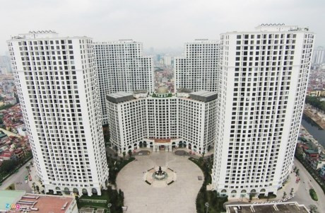 Trong khoảng hơn 5 năm trở lại đây, Hà Nội ngày càng xuất hiện nhiều khu đô thị hiện đại với các tòa chung cư, biệt thự cao cấp, góp phần giải quyết nhu cầu về nhà ở cho hàng triệu người dân thủ đô.