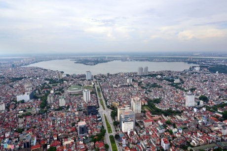 Khu vực hồ Tây và tuyến đường Liễu Giai, Văn Cao nối liền một trục tới Nguyễn Chí Thanh, Trần Duy Hưng và Đại lộ Thăng Long.