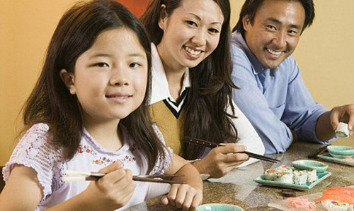 Nhat: Trao luu vo chong “tha” cho nhau lam gi tuy thich