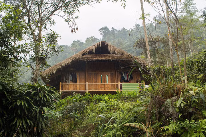 Thông qua tìm kiếm, Alfredo đã biết đến dịch vụ "homestay" ở làng Na Rang. Anh đã quyết định thử loại hình du lịch này để được cùng trải nghiệm và hiểu về đời sống của người dân.
