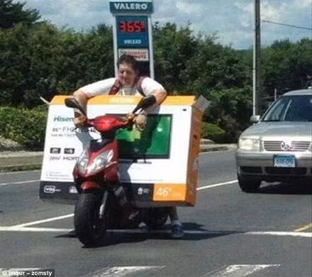 Khi bạn đã tiêu hết lương để mua chiếc TV mới và không đủ tiền để gọi taxi chở nó về nhà.