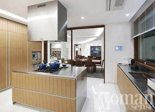 Kiến trúc bên trong cũng được thiết kế trang nhã, sang trọng.