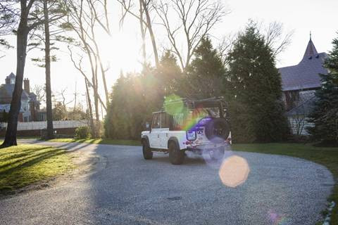 7:10 phút: Ông Hafner đưa con gái 11 tuổi Sloane tới trường. Ông bố này cẩn thận đến mức, khi bắt đầu kỳ học mới đều lập danh sách công việc thông qua lịch của Google. Trong đó ghi rõ các chương trình quan trọng, lịch học, các buổi biểu diễn ca nhạc, kỳ nghỉ với 3 cô con gái lớn.