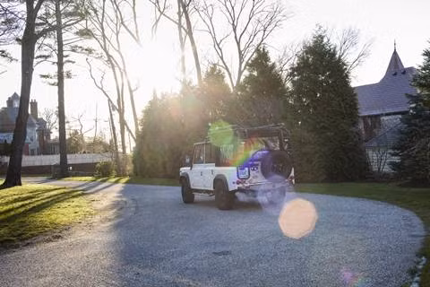 7:10 phút: Ông Hafner đưa con gái 11 tuổi Sloane tới trường. Ông bố này cẩn thận đến mức, khi bắt đầu kỳ học mới đều lập danh sách công việc thông qua lịch của Google. Trong đó ghi rõ các chương trình quan trọng, lịch học, các buổi biểu diễn ca nhạc, kỳ nghỉ với 3 cô con gái lớn.