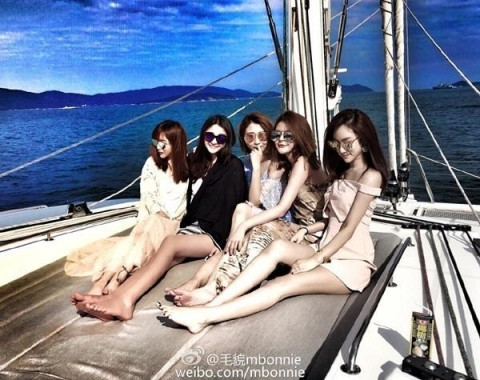 Trên trang cá nhân, cô thường xuyên update những hình ảnh đi nghỉ dưỡng ở các khu nghỉ mát xa xỉ.