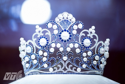 Vương miện Hoa hậu Việt Nam 2016 trị giá 2,2 tỷ đồng - Ảnh: Tùng Đinh