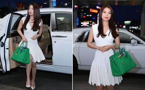 Trương Ngọc Ánh luôn xuất hiện với nhiều bộ cánh hàng hiệu đắt tiền của các thương hiệu thời trang nổi tiếng Dior, Valentino, Jenny Packham, Roberto Cavalli. Ảnh nữ diễn viên bên xe sang và chiếc túi màu xanh lục bảo giá khoảng 300 triệu đồng.