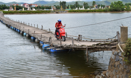 Ve noi 1.000 nguoi bi co lap tren dao giua song Gianh