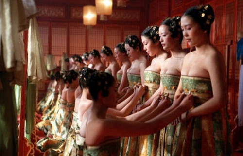 Trinh nữ 13 được tuyển chọn để làm rượu nữ nhi hồng. (ảnh minh họa)