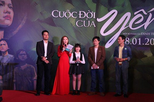 Cuộc đời của Yến kể về cuộc đời của Yến - một cô bé nông thôn xinh xắn phải về nhà chồng khi mới 10 tuổi. Cuộc đời cô gắn liền với những thăng trầm của nhà chồng, gắn liền với Hạnh - người chồng kém cô một tuổi. Bộ phim thể hiện sự hy sinh âm thầm và sức mạnh vươn lên trong mọi nghịch cảnh của người phụ nữ Việt Nam truyền thống, nhưng sâu thẳm trong tâm hồn họ vẫn luôn có những nỗi đau giấu kín và niềm khao khát cháy bỏng được yêu thương. Phim chính thức khởi chiếu từ ngày 8/1/2016 Cuộc đời của Yến kể về cuộc đời của Yến - một cô bé nông thôn xinh xắn phải về nhà chồng khi mới 10 tuổi. Cuộc đời cô gắn liền với những thăng trầm của nhà chồng, gắn liền với Hạnh - người chồng kém cô một tuổi. Bộ phim thể hiện sự hy sinh âm thầm và sức mạnh vươn lên trong mọi nghịch cảnh của người phụ nữ Việt Nam truyền thống, nhưng sâu thẳm trong tâm hồn họ vẫn luôn có những nỗi đau giấu kín và niềm khao khát cháy bỏng được yêu thương. Phim chính thức khởi chiếu từ ngày 8/1/2016