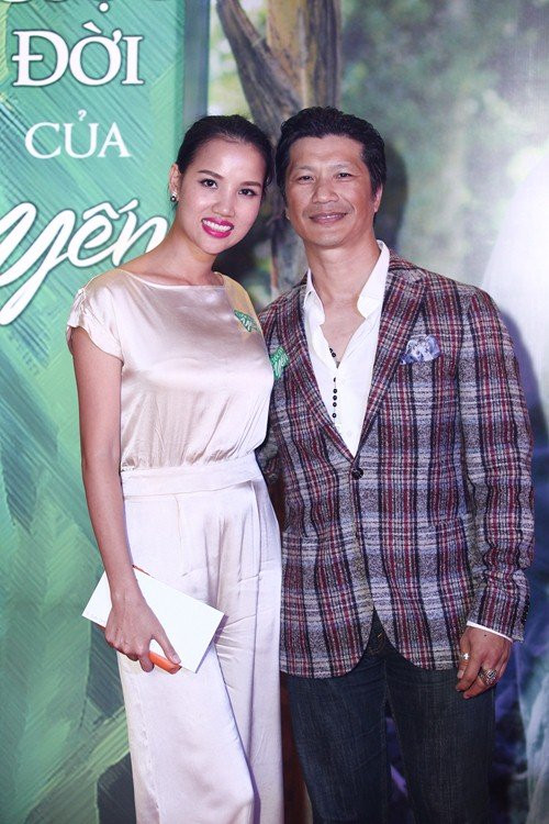 Vợ chồng Dustin Nguyễn và Bebe Phạm cũng đến chúc mừng đoàn phim. Bộ phim điện ảnh Bao giờ có yêu nhau do Bebe Phạm làm sản xuất, Dustin Nguyễn làm đạo diễn cùng với sự góp mặt của Minh Hằng, Quý Bình cũng vừa đóng máy và chuẩn bị ra mắt vào mùa hè năm nay. Vợ chồng Dustin Nguyễn và Bebe Phạm cũng đến chúc mừng đoàn phim. Bộ phim điện ảnh Bao giờ có yêu nhau do Bebe Phạm làm sản xuất, Dustin Nguyễn làm đạo diễn cùng với sự góp mặt của Minh Hằng, Quý Bình cũng vừa đóng máy và chuẩn bị ra mắt vào mùa hè năm nay.