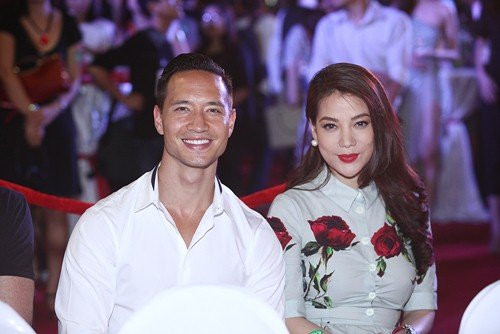 Sau những màn tỏ tình cũng như công khai thân mật trước đám đông, thế nhưng khi được hỏi về chuyện tình cảm, cả Trương Ngọc Ánh và Kim Lý đều "úp mở", không thừa nhận cũng không phủ nhận. Tại sự kiện lần này, cả hai tiếp tục khiến nhiều người tò mò khi luôn xuất hiện như hình với bóng cùng nhau. Sau những màn tỏ tình cũng như công khai thân mật trước đám đông, thế nhưng khi được hỏi về chuyện tình cảm, cả Trương Ngọc Ánh và Kim Lý đều "úp mở", không thừa nhận cũng không phủ nhận. Tại sự kiện lần này, cả hai tiếp tục khiến nhiều người tò mò khi luôn xuất hiện như hình với bóng cùng nhau.