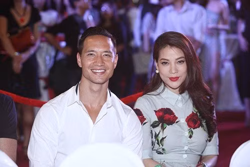 Sau những màn tỏ tình cũng như công khai thân mật trước đám đông, thế nhưng khi được hỏi về chuyện tình cảm, cả Trương Ngọc Ánh và Kim Lý đều "úp mở", không thừa nhận cũng không phủ nhận. Tại sự kiện lần này, cả hai tiếp tục khiến nhiều người tò mò khi luôn xuất hiện như hình với bóng cùng nhau.