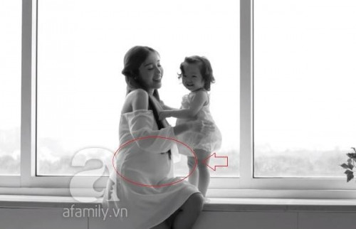 Bức ảnh được cho là thời điểm Elly Trần bí mật sinh con lần hai.