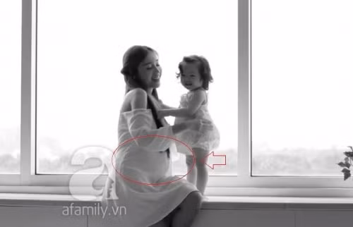 Bức ảnh được cho là thời điểm Elly Trần bí mật sinh con lần hai.