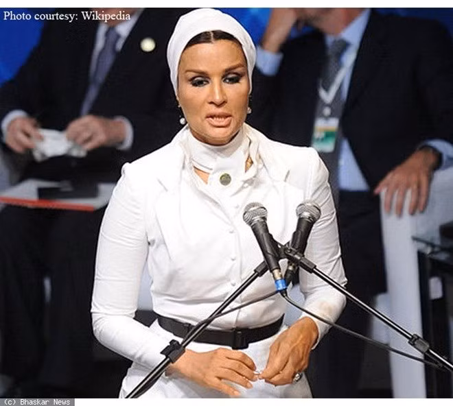10. Sheikha Mozah bint Nasser Al Missned (Qatar) Sinh năm 1959, Sheikha Mozah là vợ thứ 2 trong số 3 người vợ của Sheikh Hamad bin Khalifa Al Thani, cựu quốc vương Qatar. Tài sản của Sheikh Hamad ước tính hơn 7 tỷ bảng Anh. Qatar là quốc gia có thu nhập bình quân đầu người cao nhất thế giới.