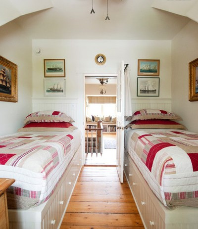 8. Ngăn kéo lớn Những chiếc ngăn kéo lớn được đặt dưới hai chiếc giường dưới đây đã giúp những người sử dụng căn phòng ngủ sắp xếp đồ đạc trong phòng gọn gàng.