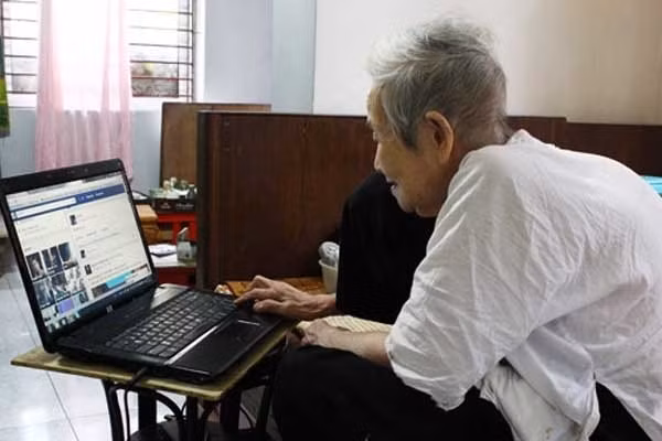 Sử dụng mạng xã hội rất thuần thục.