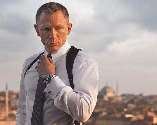 Từng vào vai James Bond tới 5 lần trong Casino Royale (2006), Quantum of Solace (2008), 007 Blood Stone (2010), Skyfall (2012) và Spectre (2015); hình ảnh về một James Bond nhanh nhẹn, lạnh lùng, quyết đoán đã in sâu trong tâm thức người hâm mộ qua tài năng điện ảnh của Daniel Craig.