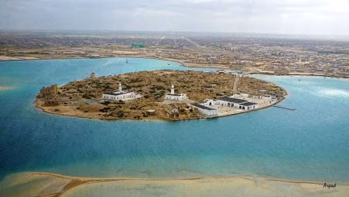 Mặc dù vậy, một số khu vực của thị trấn hiện đã được phục hồi và các công trình mới cũng xuất hiện ở phía bắc của đảo.