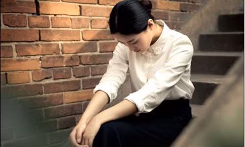 Buoc ra khoi nha chong toi la cua nguoi dan ba khac