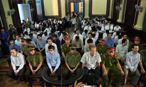 Toàn cảnh phiên tòa sáng nay. Ảnh: Đinh Tuấn