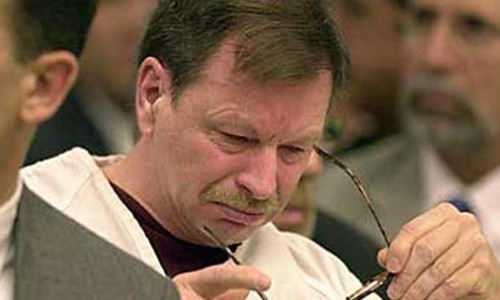 Ten sat nhan giet 48 nguoi khoc khi nghe loi noi nay