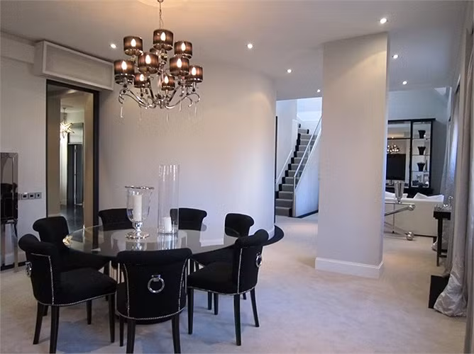 Mặc giá thuê ngất ngưởng, loạt căn hộ cao cấp luôn không đáp ứng đủ nhu cầu của du học sinh đến từ khắp nơi trên thế giới.